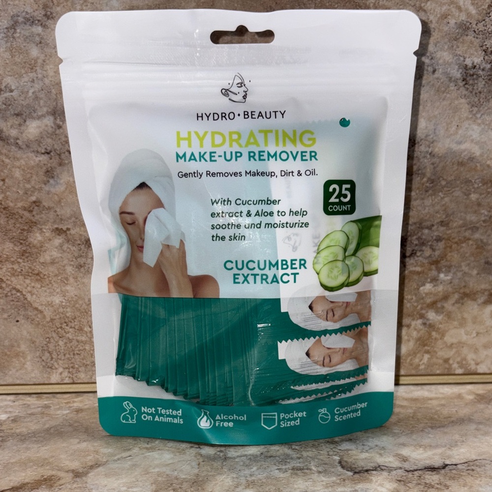 Hydrating Makeup Remover with Cucumber Extract - Green